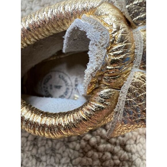 Freshly Picked Bow Mocc in Creams and Gold - Picture 4 of 6